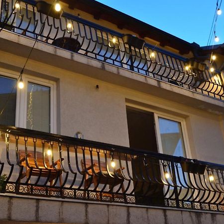 Moonlıght Hostel Priştine Dış mekan fotoğraf