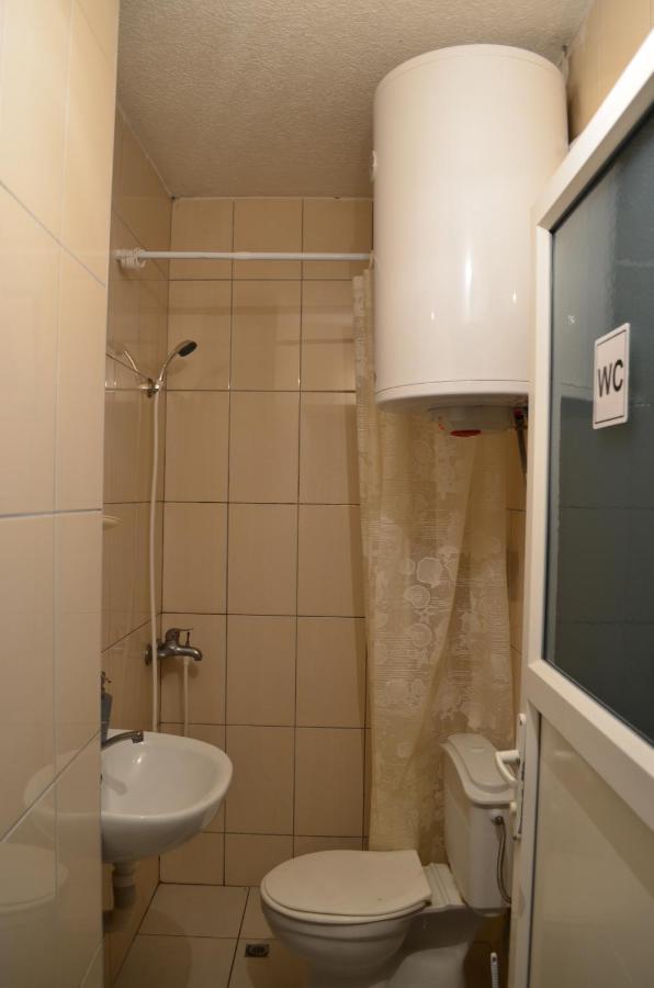 Moonlıght Hostel Priştine Dış mekan fotoğraf