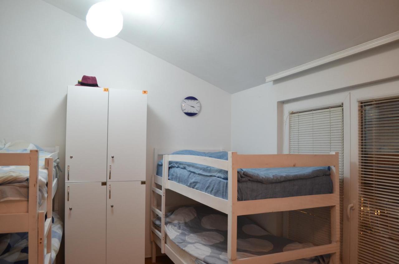 Moonlıght Hostel Priştine Dış mekan fotoğraf