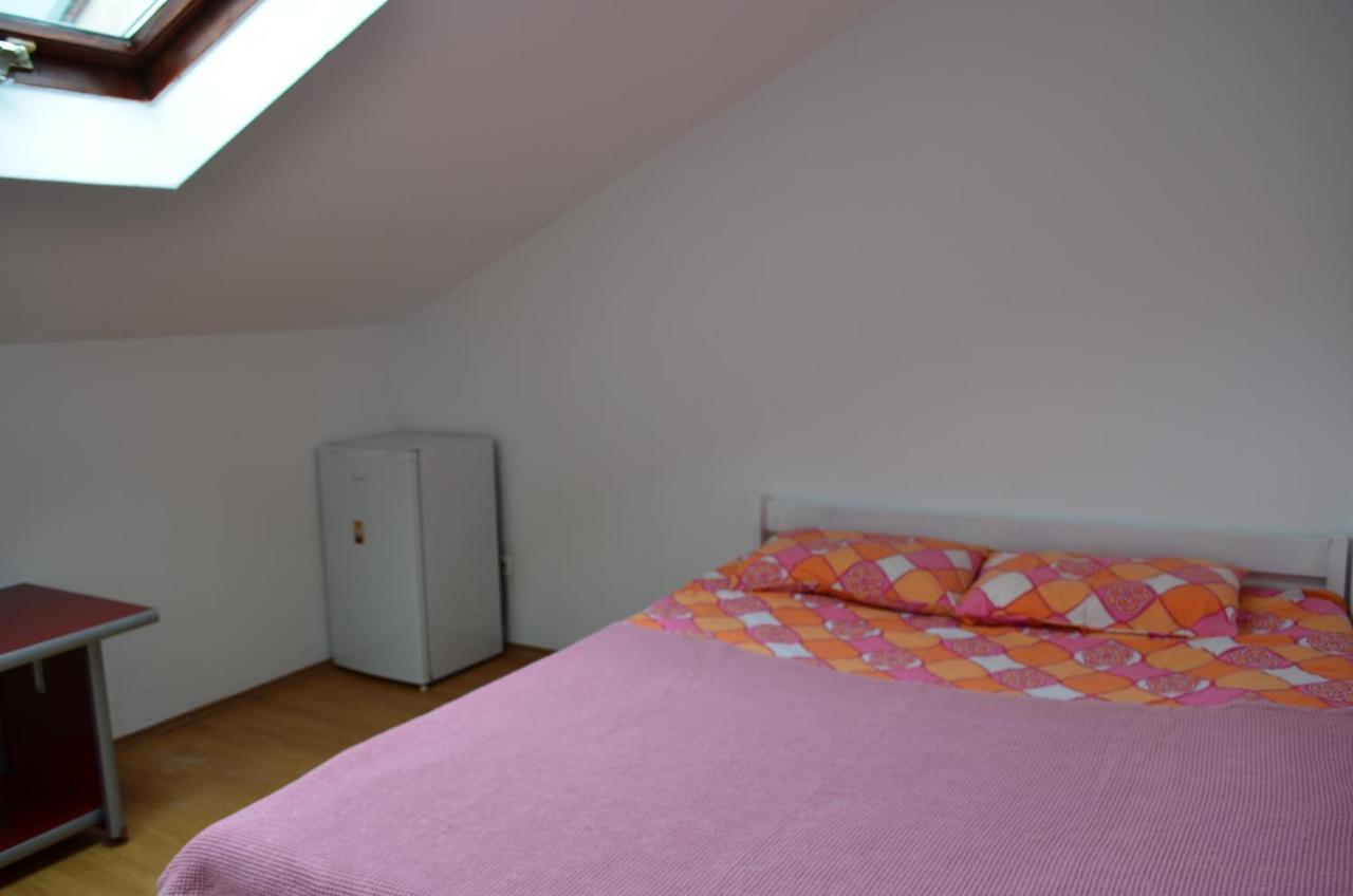 Moonlıght Hostel Priştine Dış mekan fotoğraf