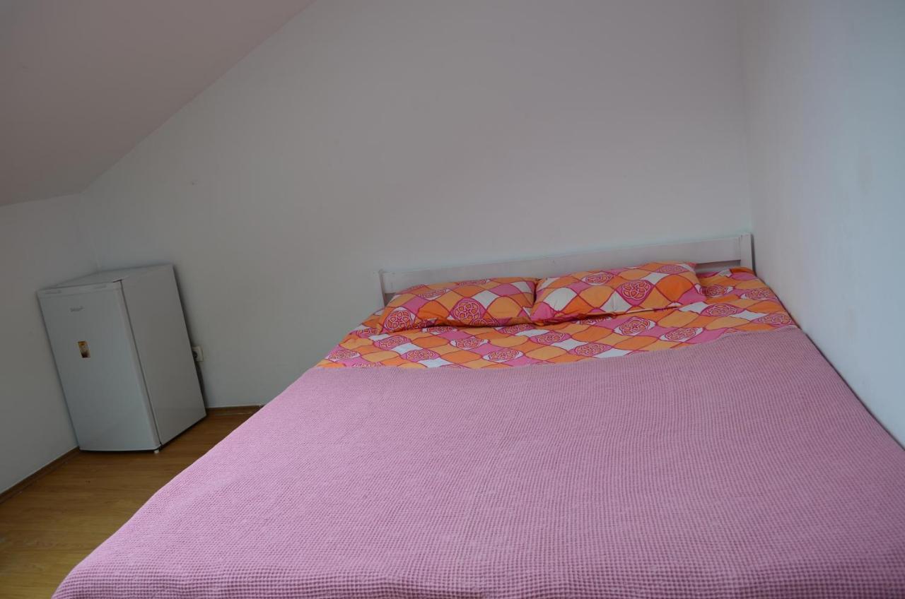 Moonlıght Hostel Priştine Dış mekan fotoğraf