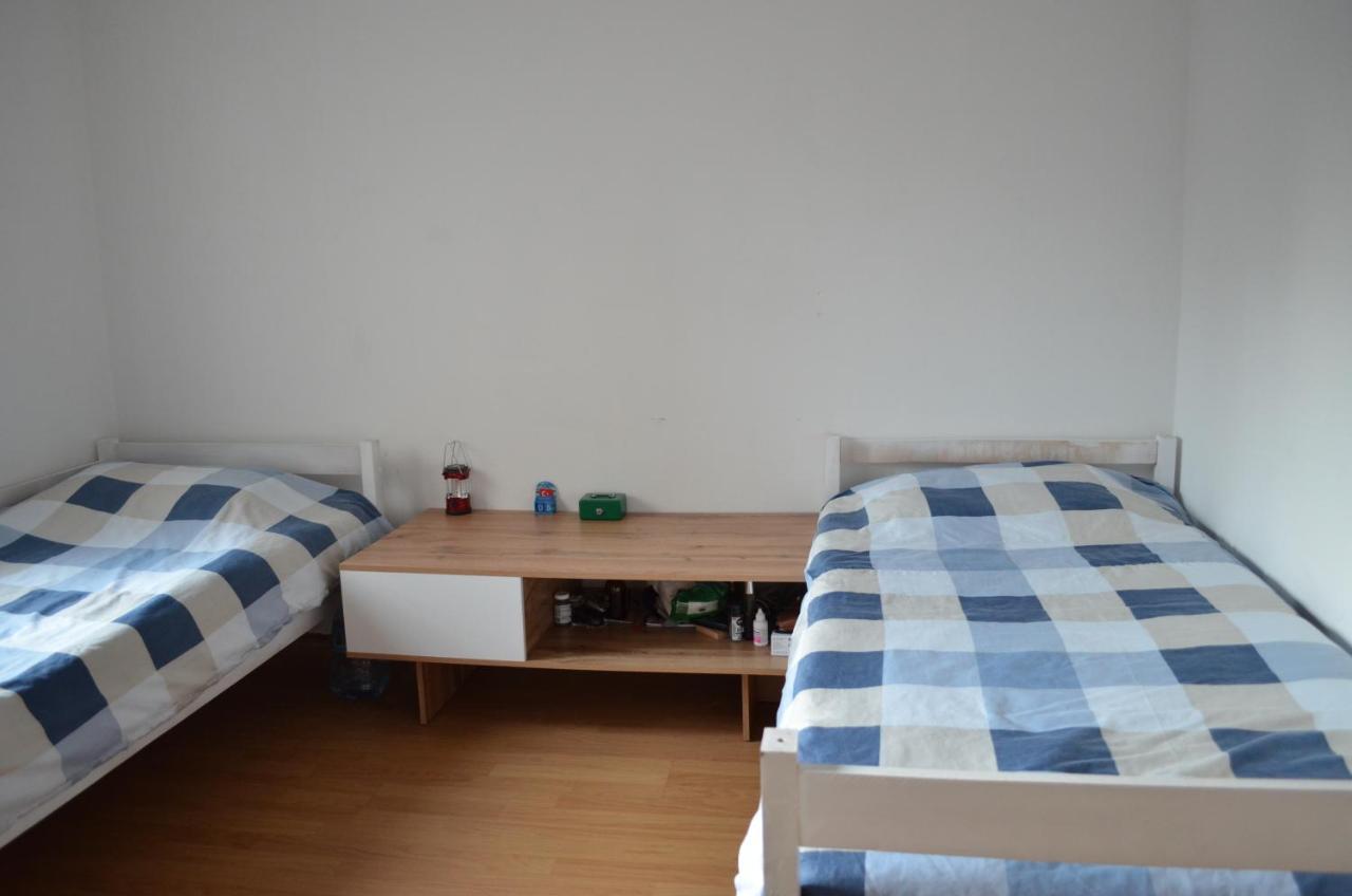 Moonlıght Hostel Priştine Dış mekan fotoğraf