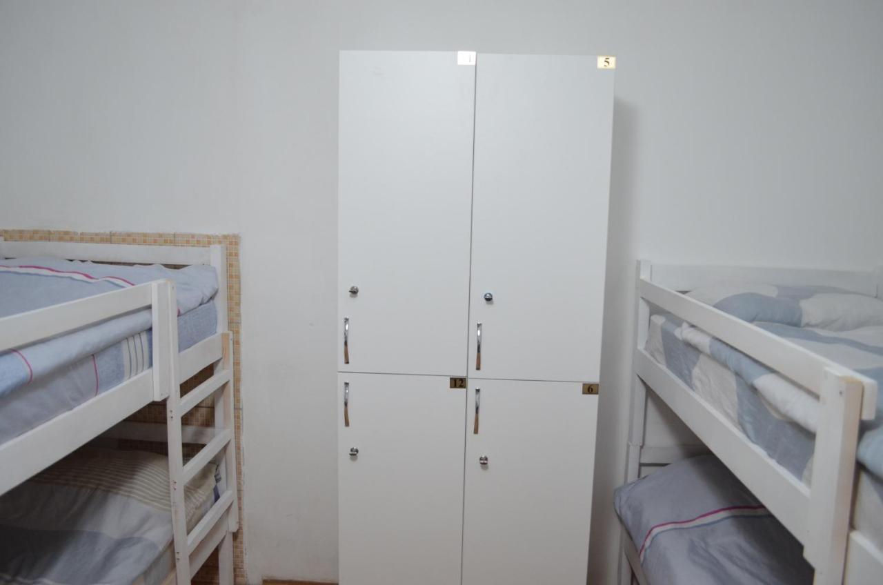 Moonlıght Hostel Priştine Dış mekan fotoğraf