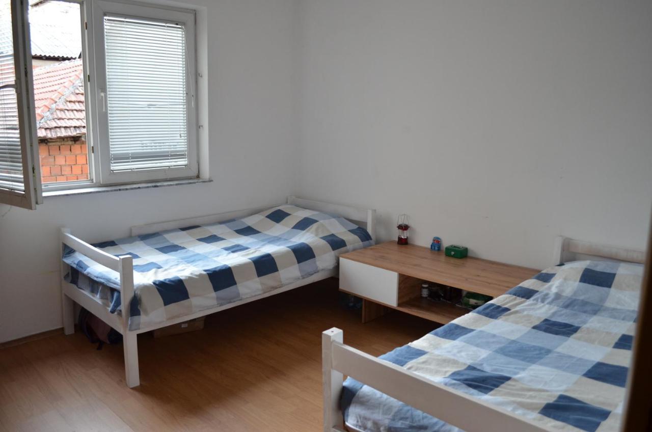 Moonlıght Hostel Priştine Dış mekan fotoğraf
