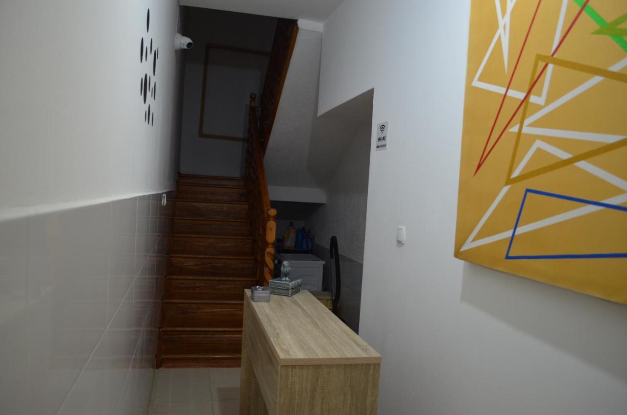 Moonlıght Hostel Priştine Dış mekan fotoğraf