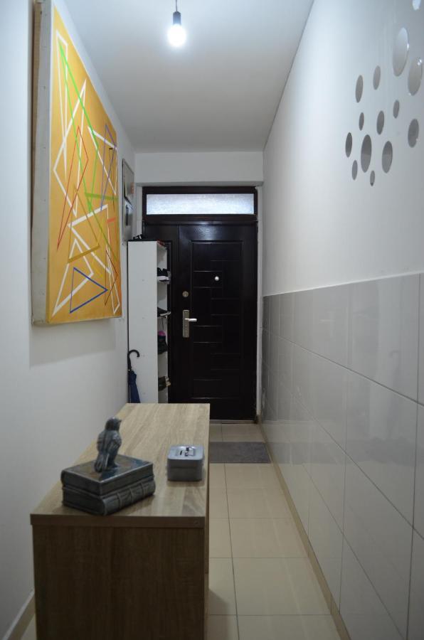 Moonlıght Hostel Priştine Dış mekan fotoğraf