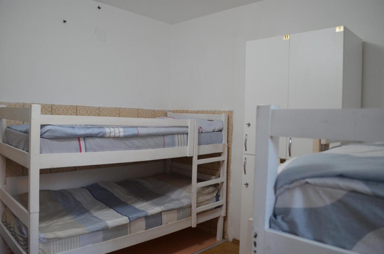 Moonlıght Hostel Priştine Dış mekan fotoğraf