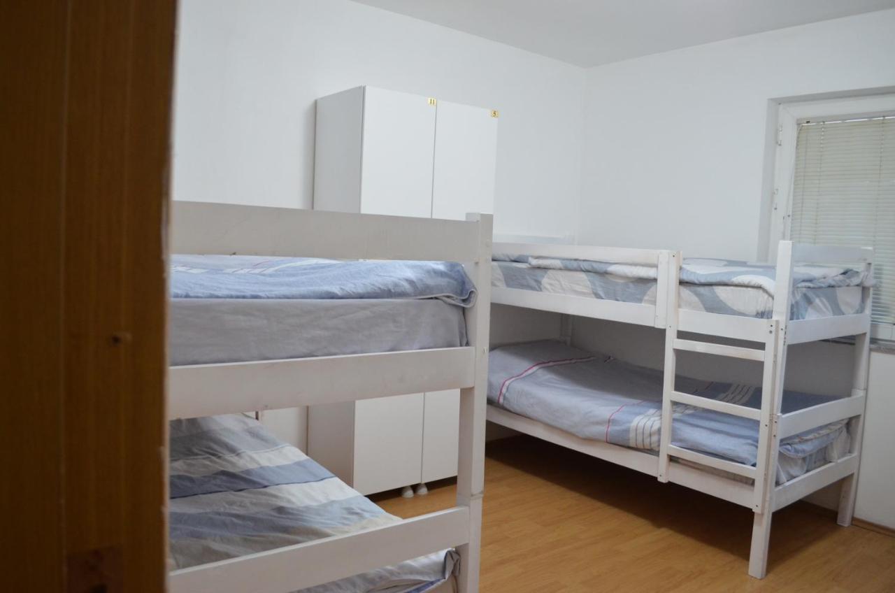 Moonlıght Hostel Priştine Dış mekan fotoğraf