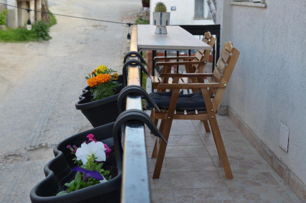 Moonlıght Hostel Priştine Dış mekan fotoğraf
