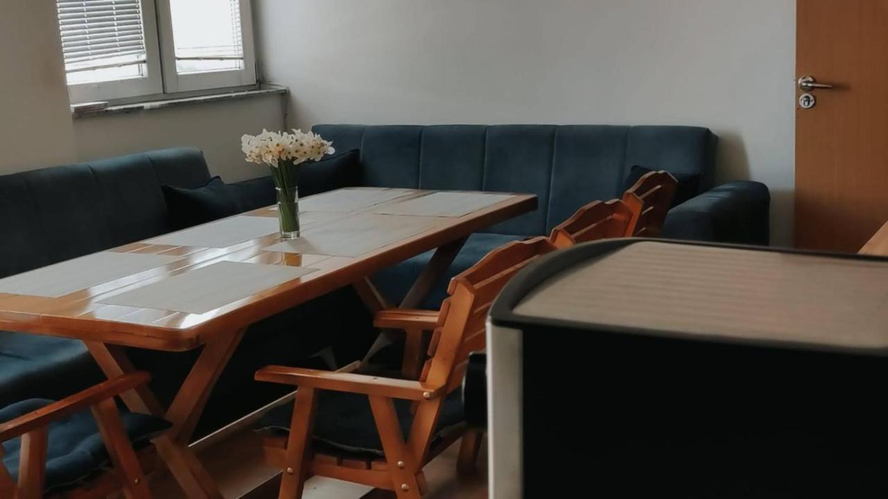 Moonlıght Hostel Priştine Dış mekan fotoğraf