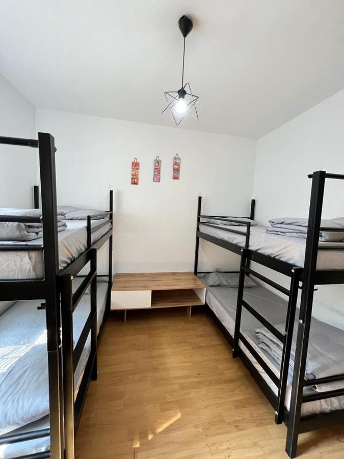 Moonlıght Hostel Priştine Dış mekan fotoğraf